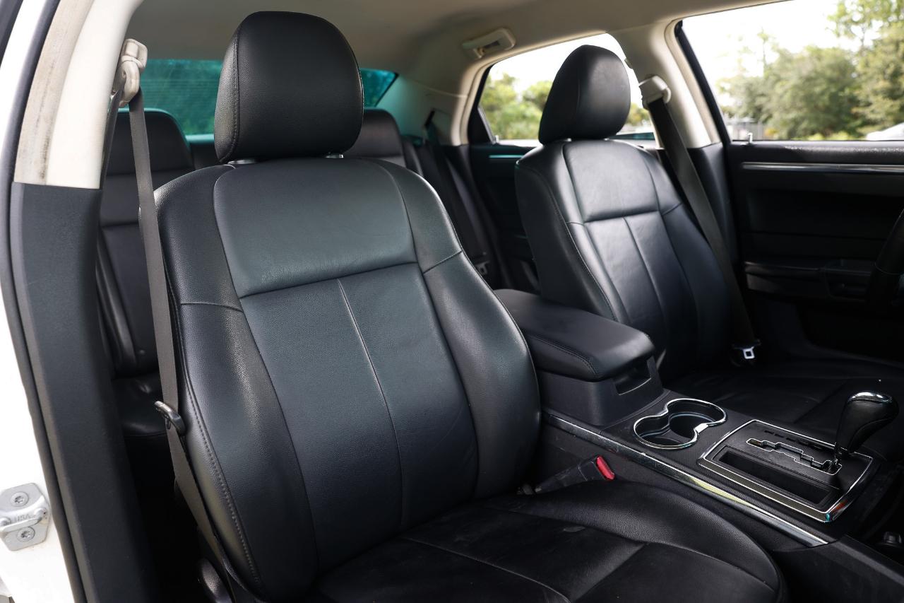 Chrysler 300  2010