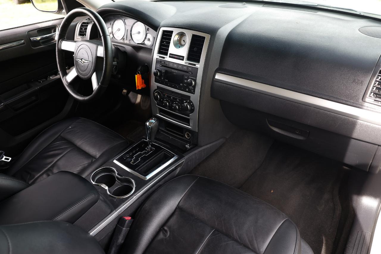 Chrysler 300  2010