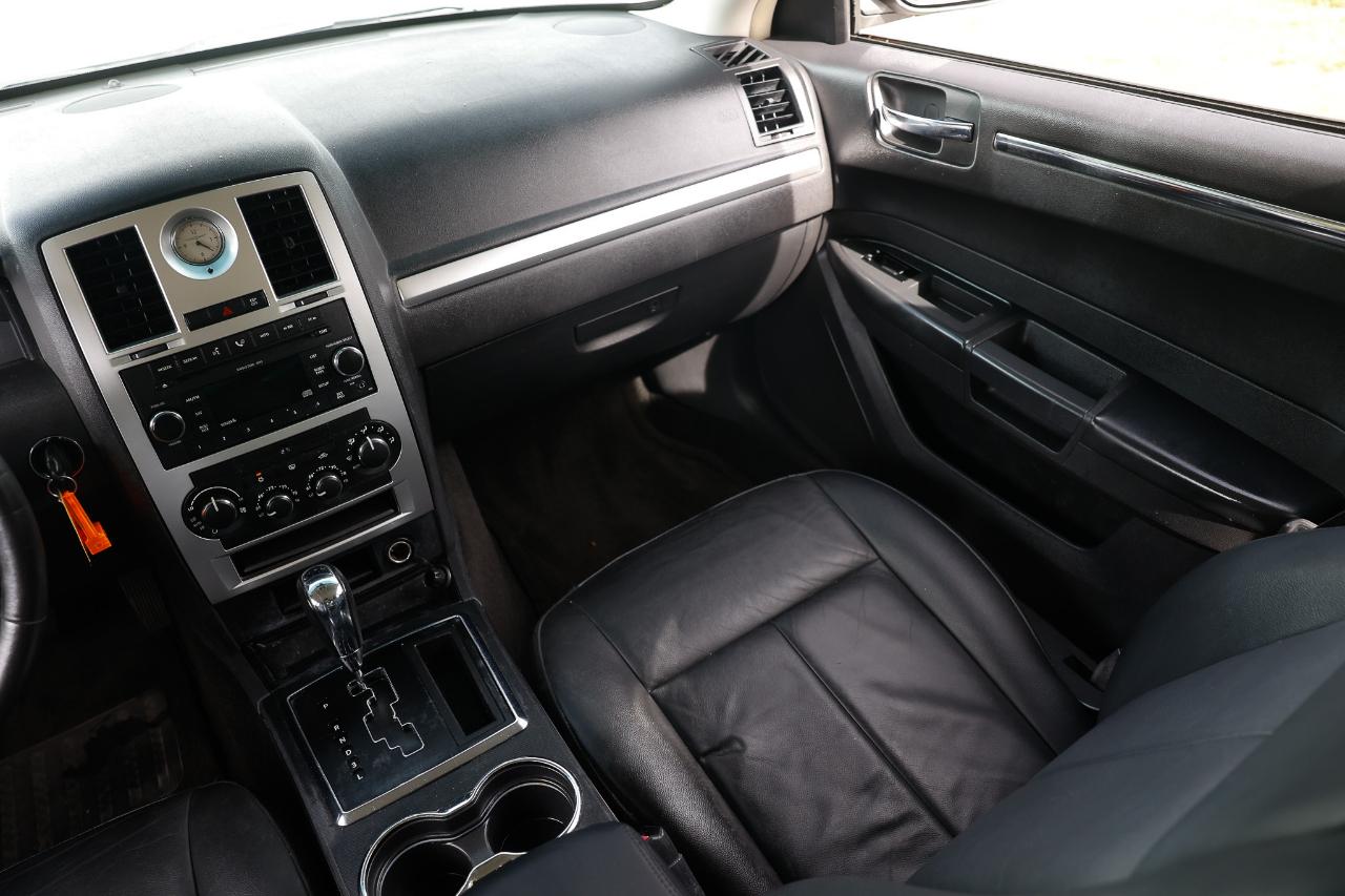 Chrysler 300  2010