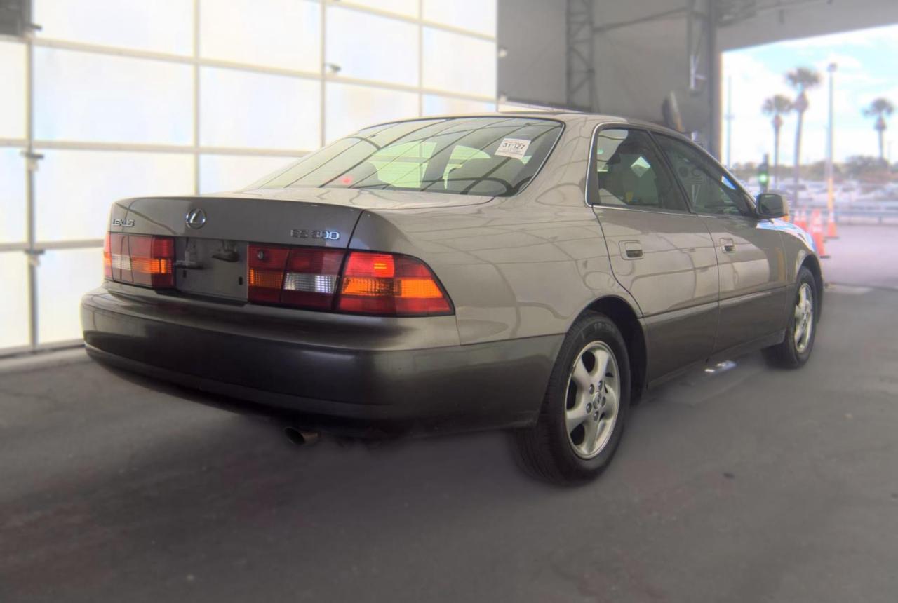 Lexus ES 300 Luxury Sport Sdn  1998