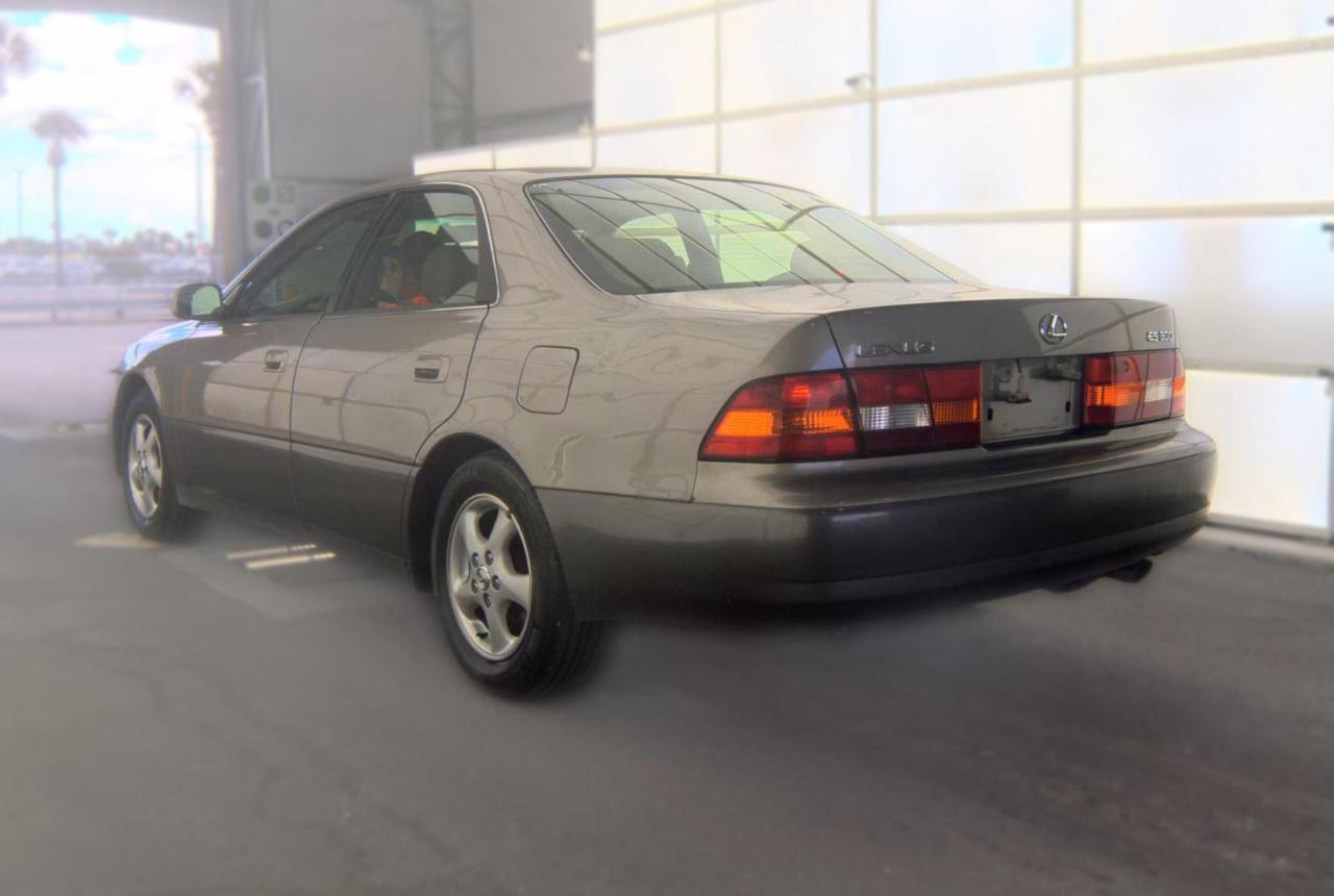 Lexus ES 300 Luxury Sport Sdn  1998