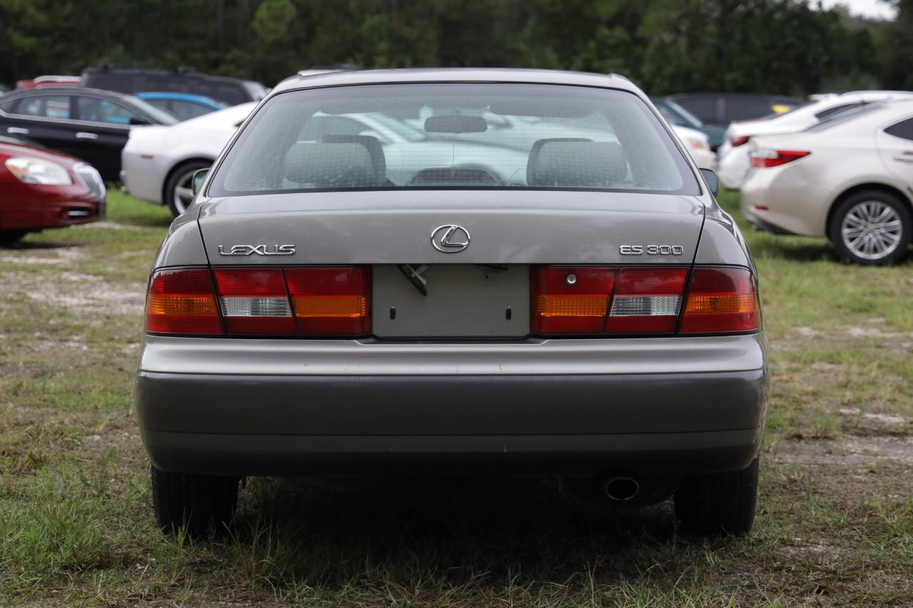 Lexus ES 300 Luxury Sport Sdn  1998