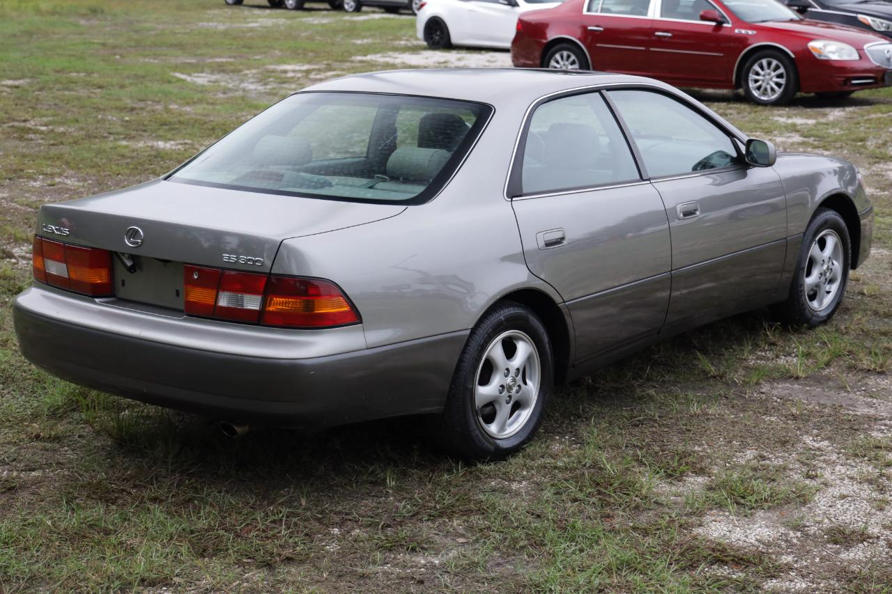 Lexus ES 300 Luxury Sport Sdn  1998