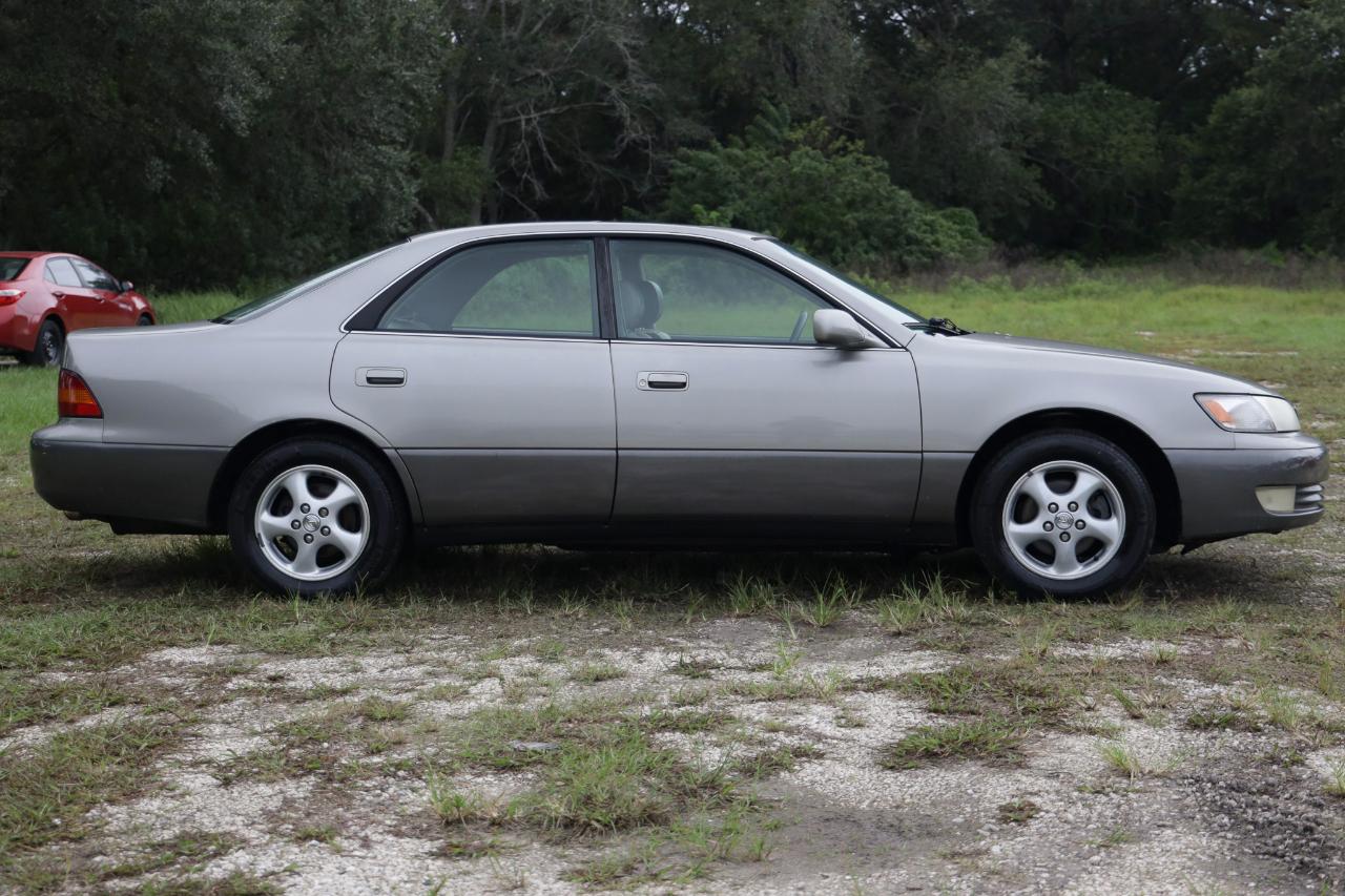 Lexus ES 300 Luxury Sport Sdn  1998