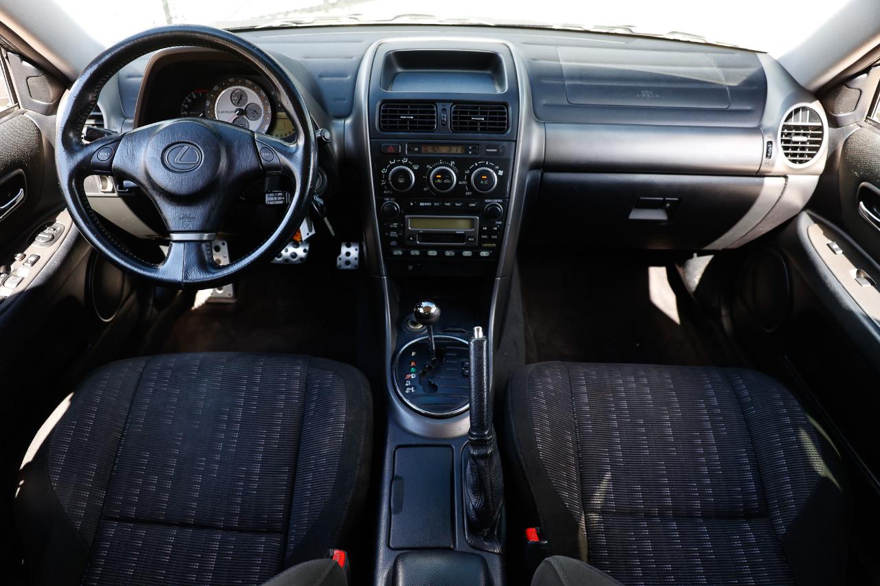 Lexus IS 300  2001