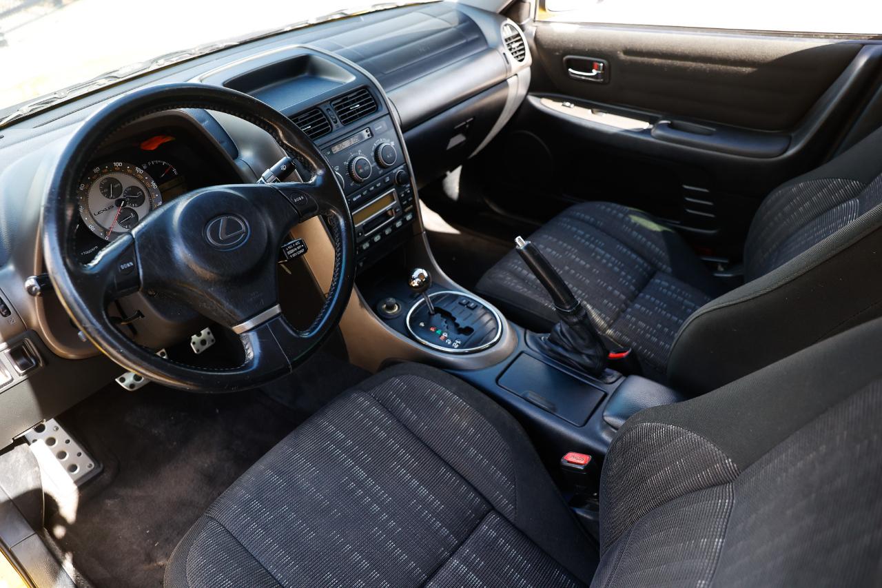 Lexus IS 300  2001