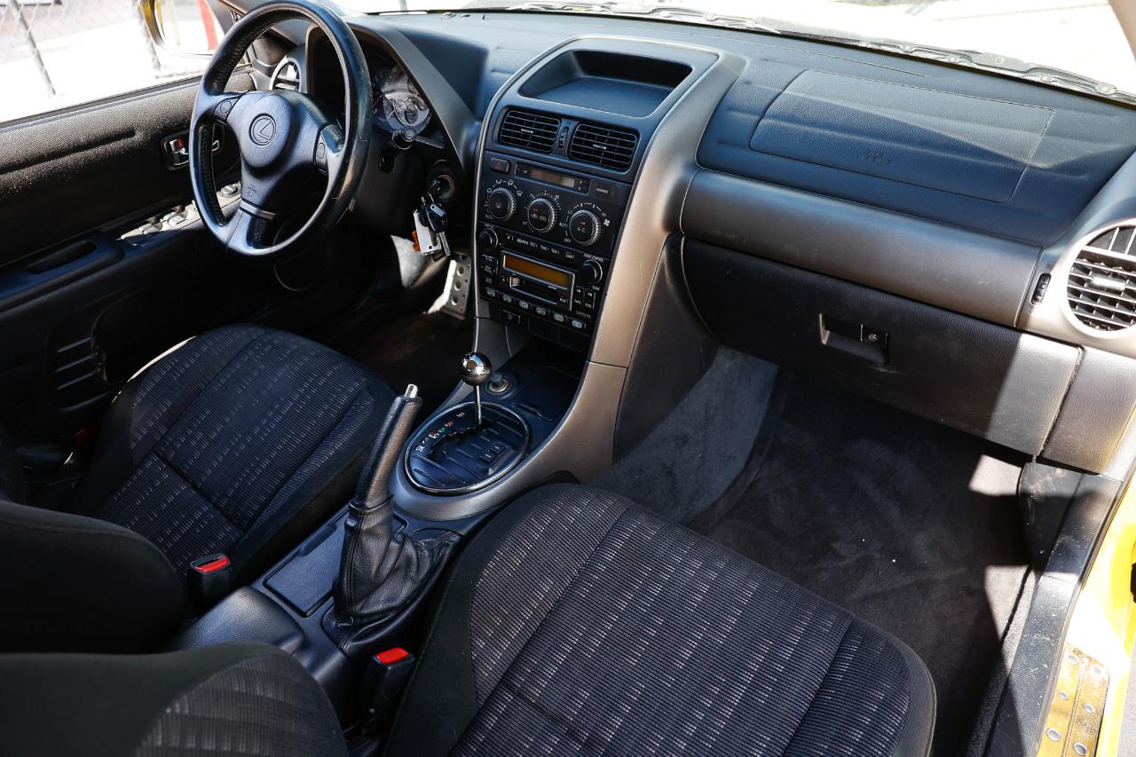 Lexus IS 300  2001