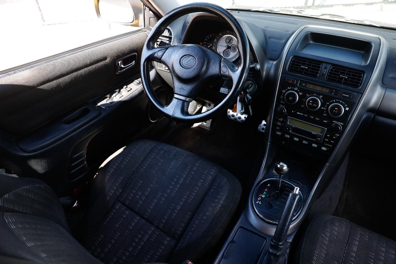 Lexus IS 300  2001