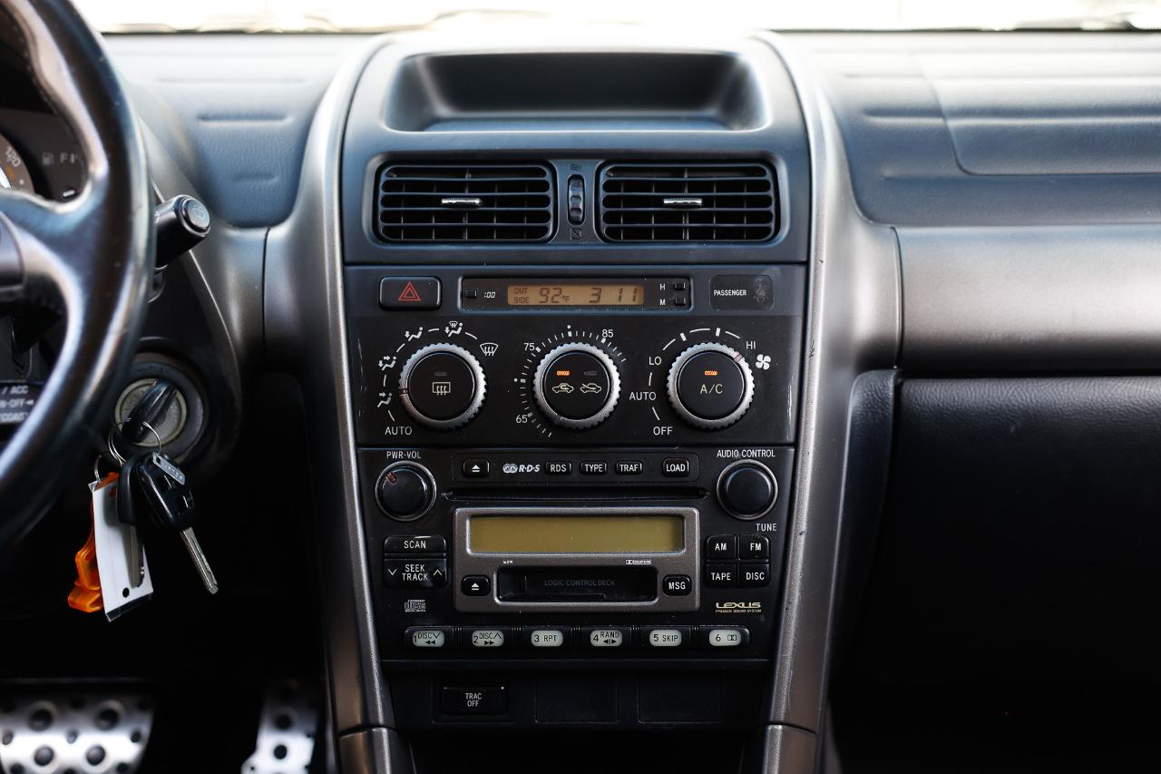 Lexus IS 300  2001