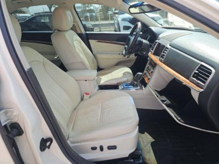 Lincoln MKZ  2012