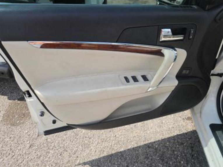 Lincoln MKZ  2012