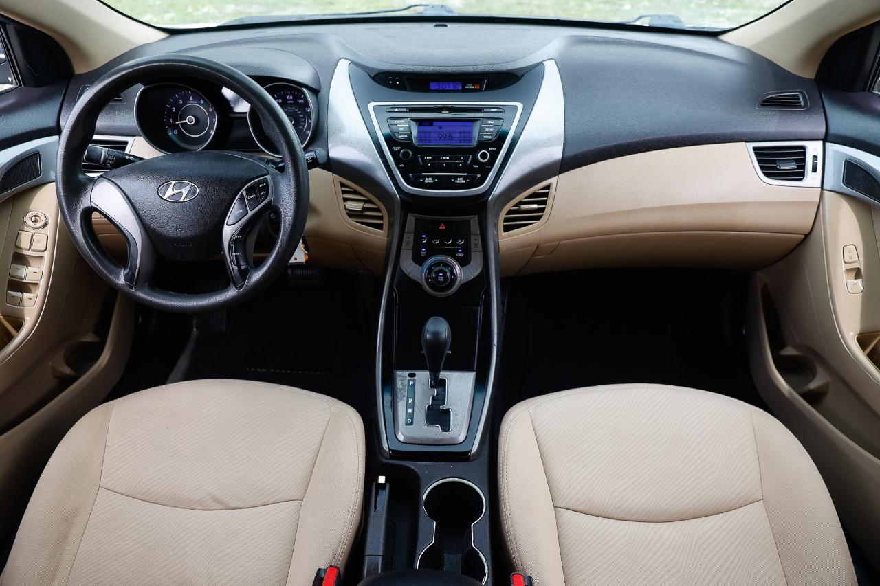 Hyundai Elantra  2013