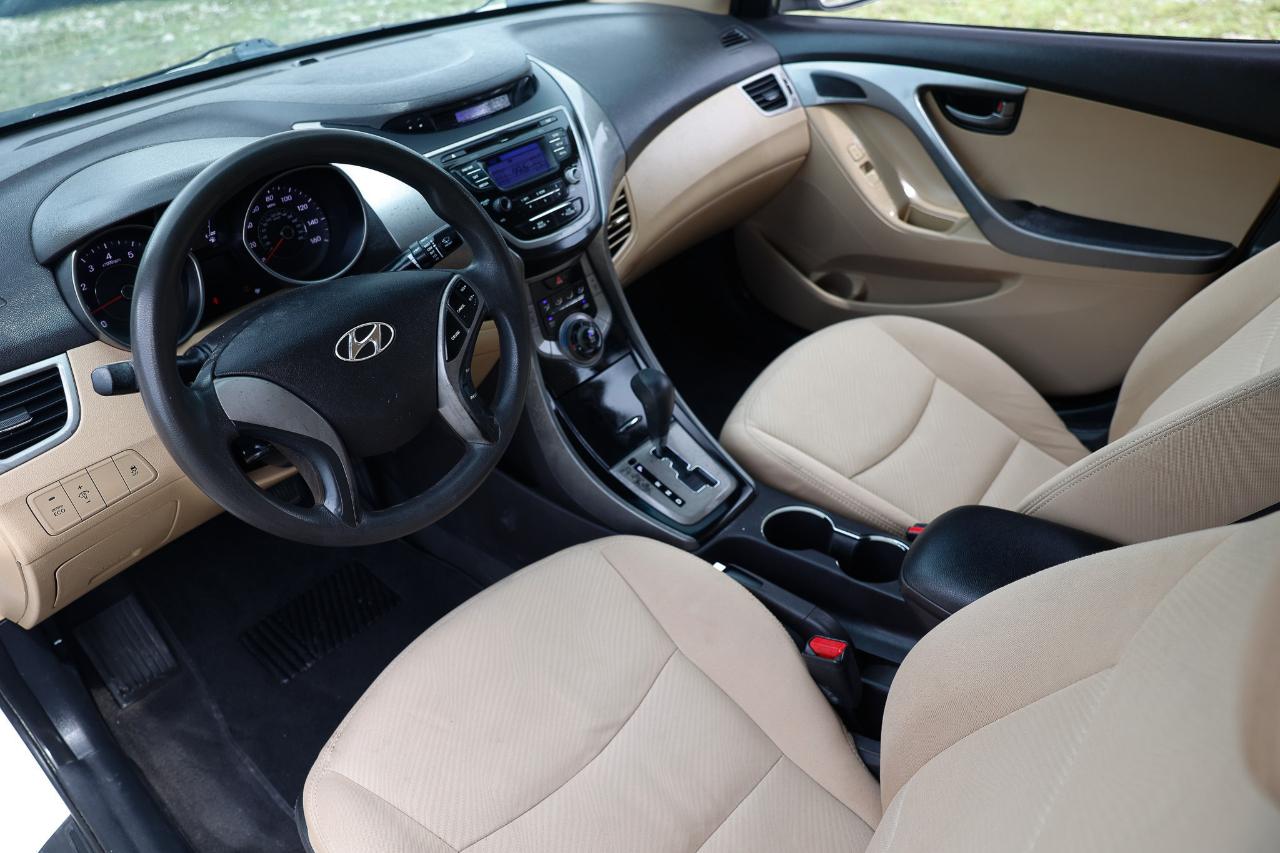 Hyundai Elantra  2013