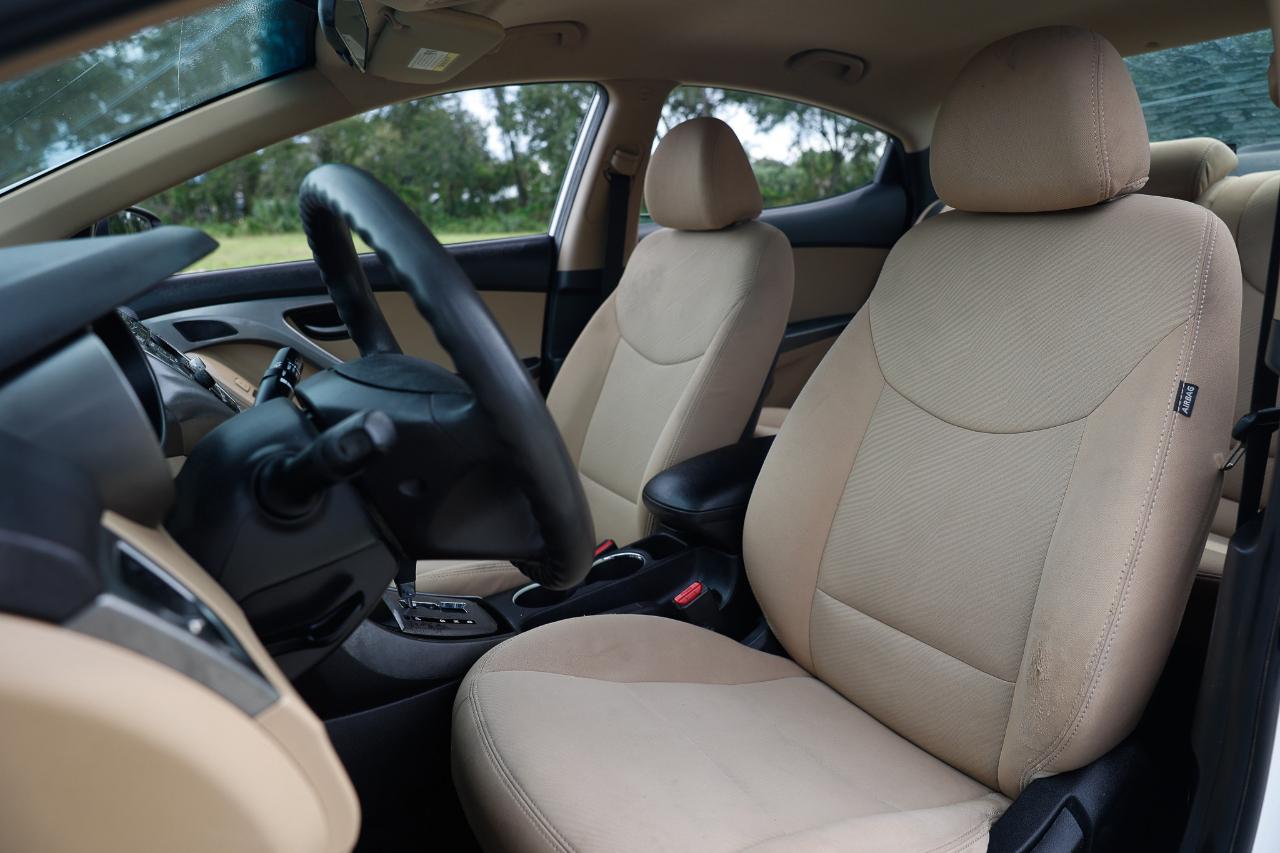 Hyundai Elantra  2013