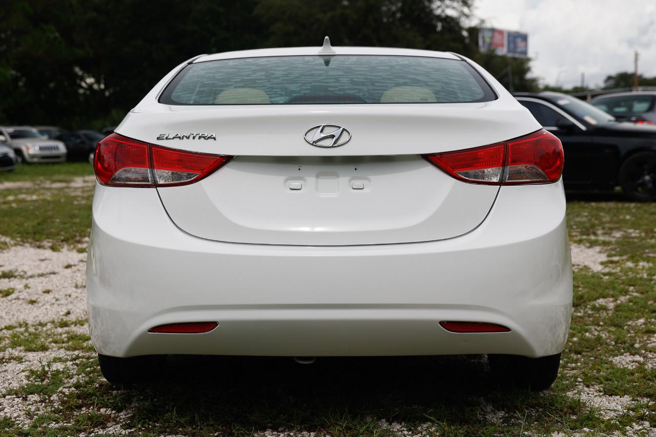 Hyundai Elantra  2013