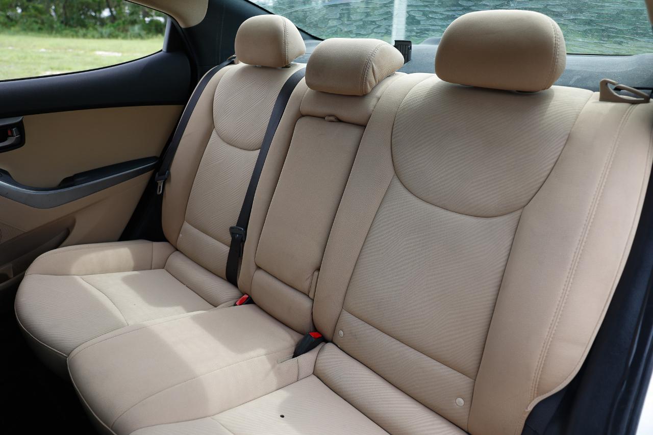 Hyundai Elantra  2013
