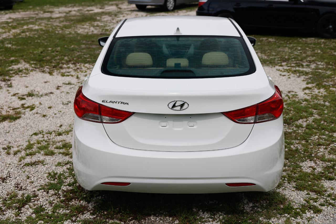 Hyundai Elantra  2013