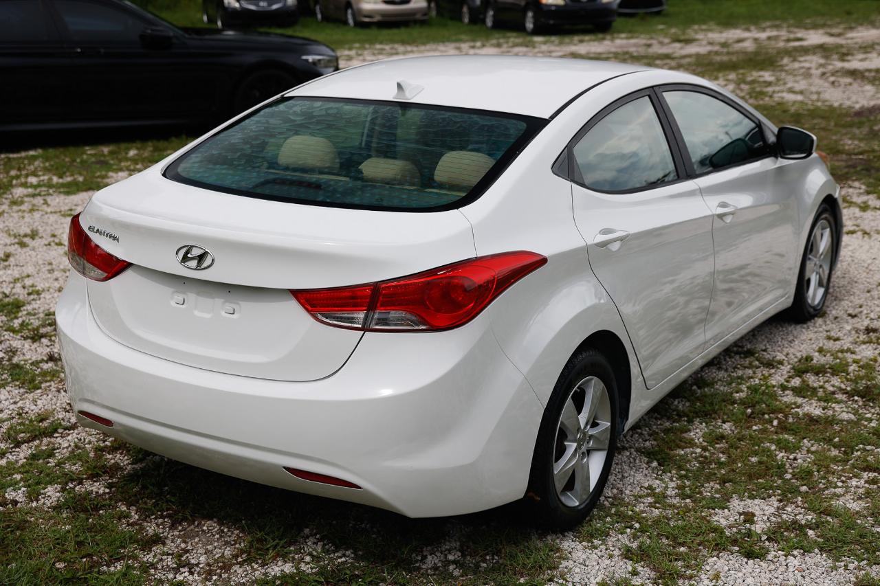 Hyundai Elantra  2013