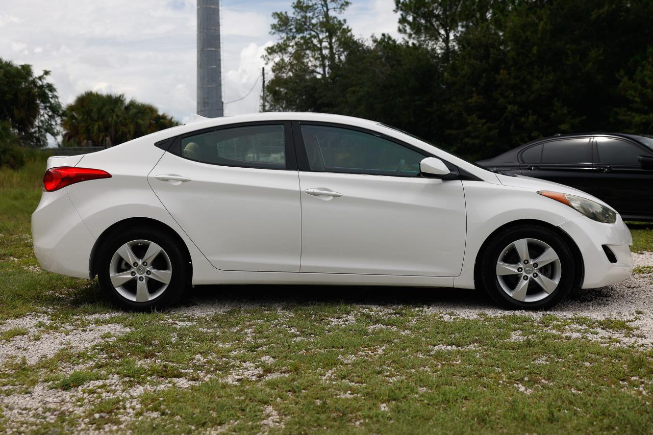 Hyundai Elantra  2013