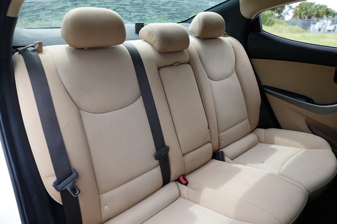 Hyundai Elantra  2013