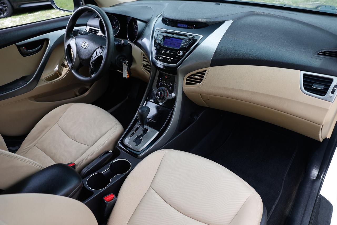 Hyundai Elantra  2013