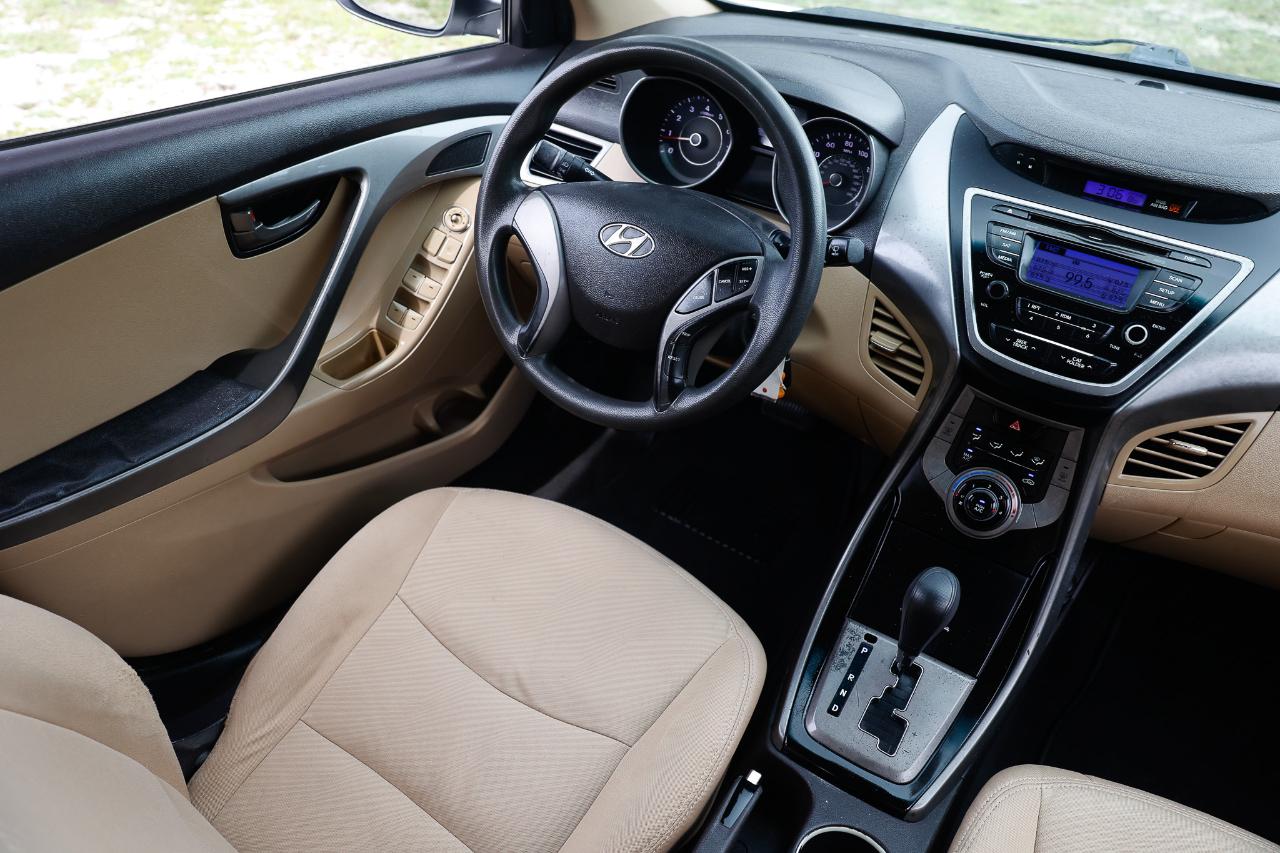 Hyundai Elantra  2013
