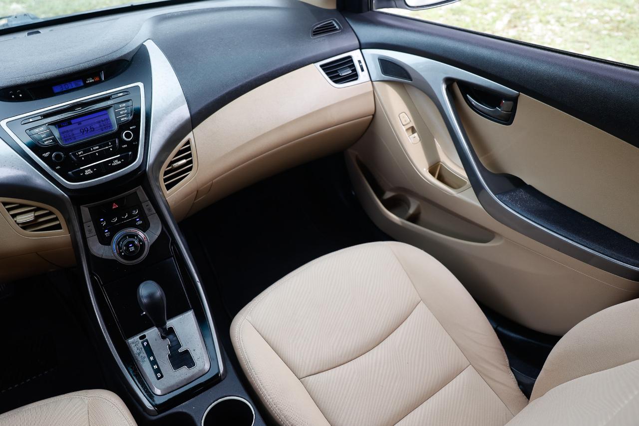 Hyundai Elantra  2013