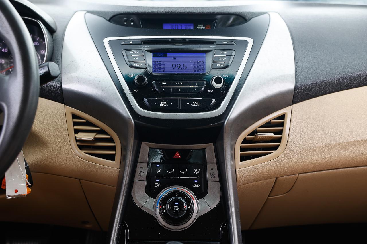Hyundai Elantra  2013
