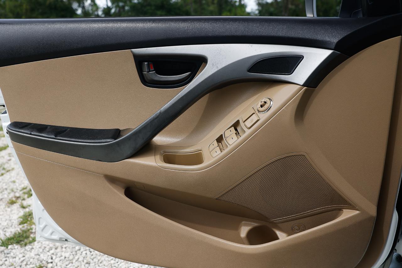 Hyundai Elantra  2013