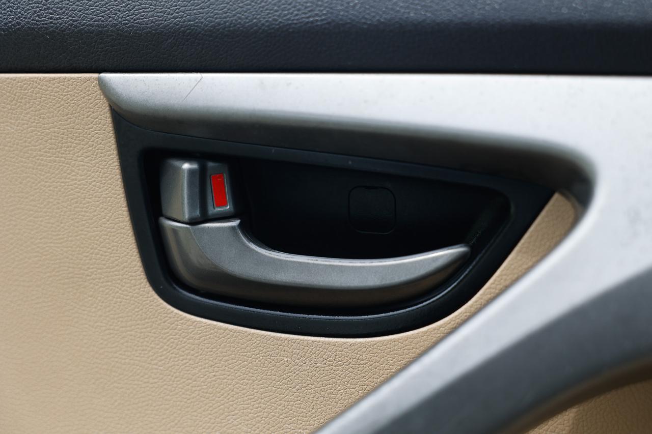 Hyundai Elantra  2013