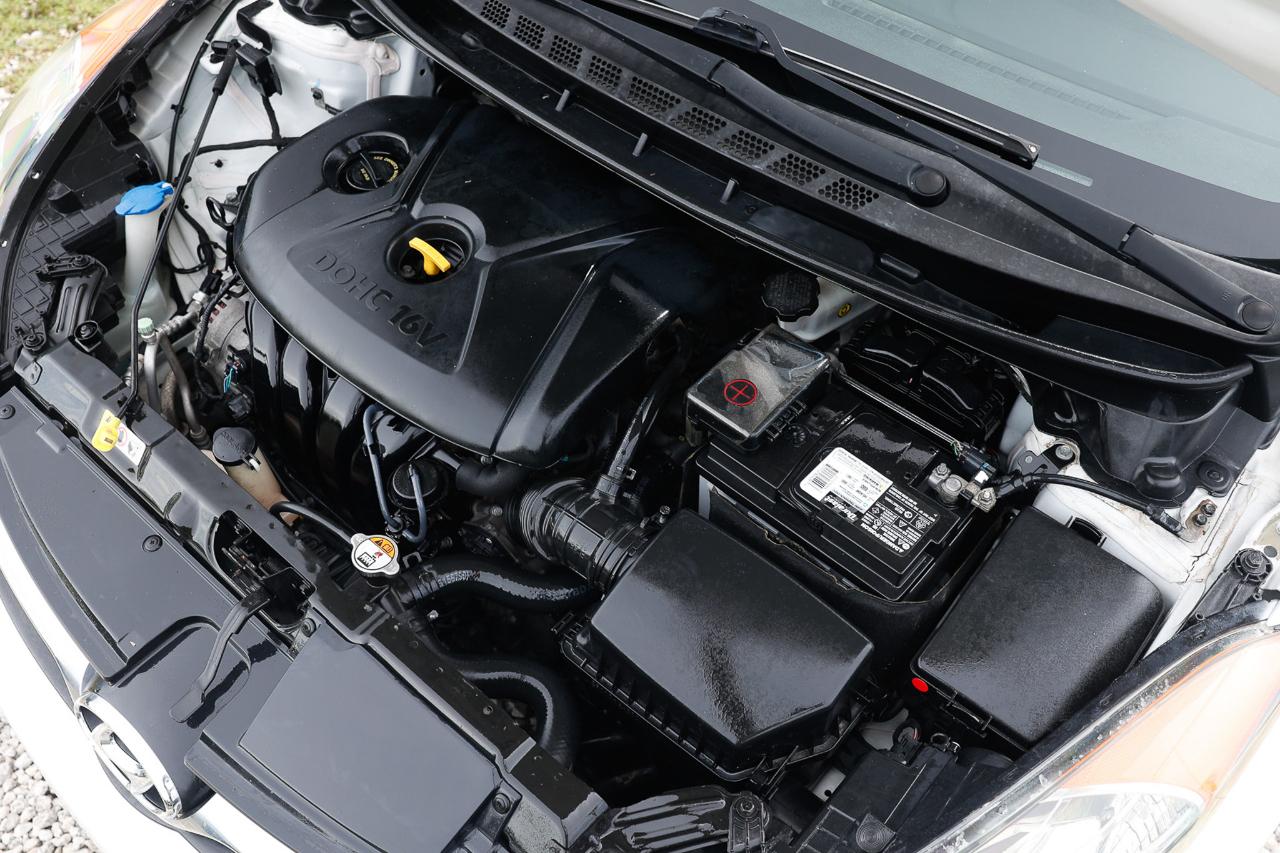 Hyundai Elantra  2013