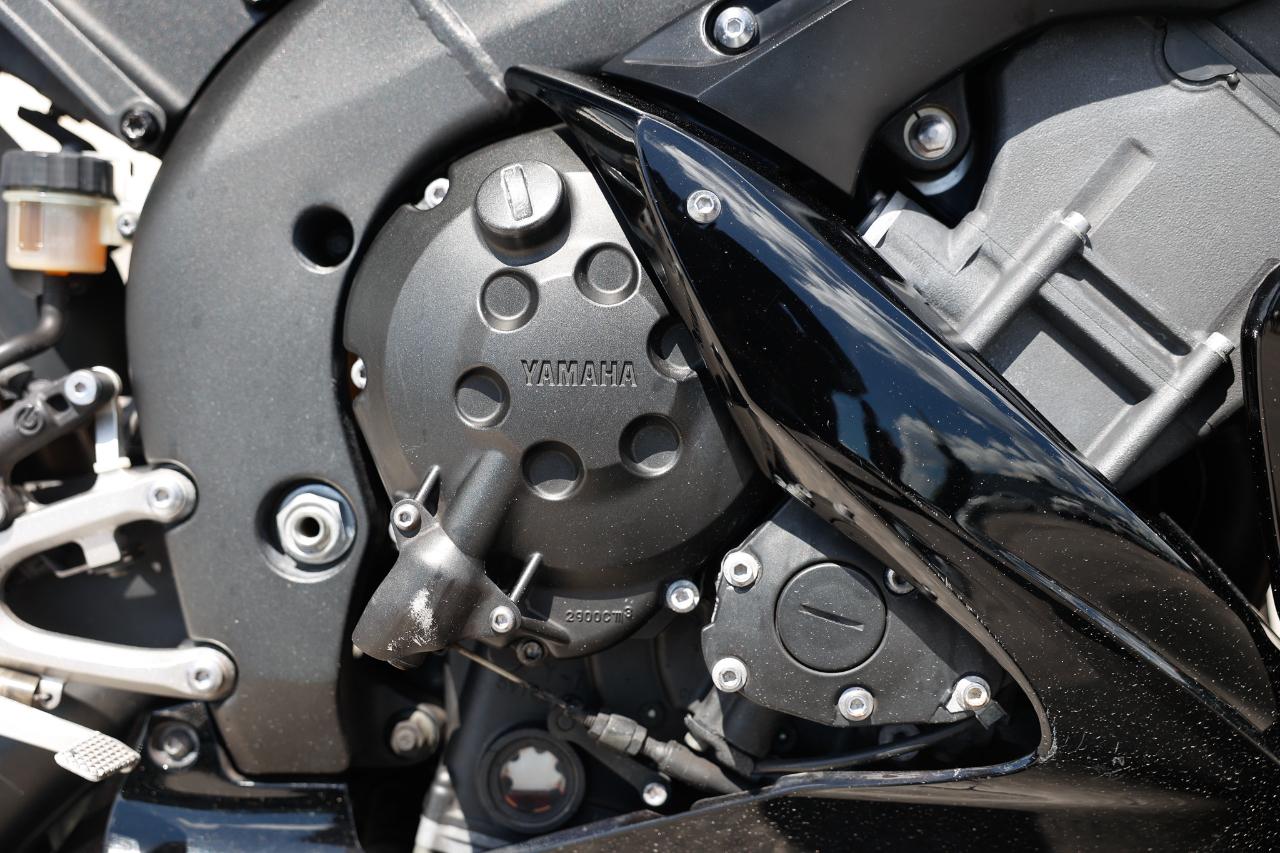 Yamaha YZF-R1  2004