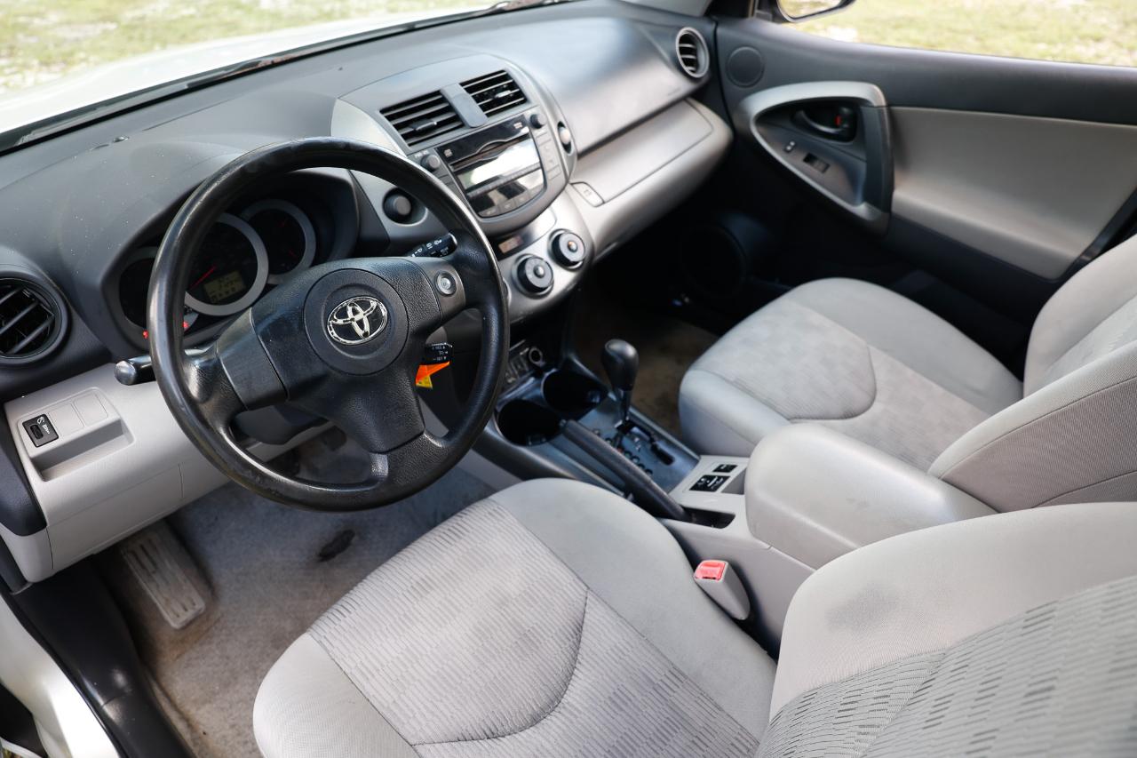 Toyota RAV4  2011