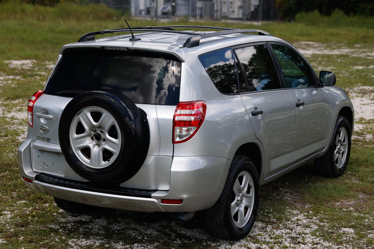 Toyota RAV4  2011