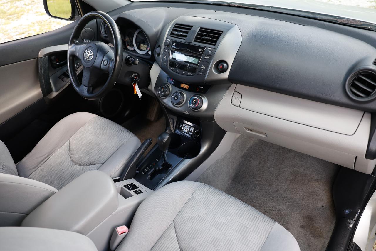 Toyota RAV4  2011