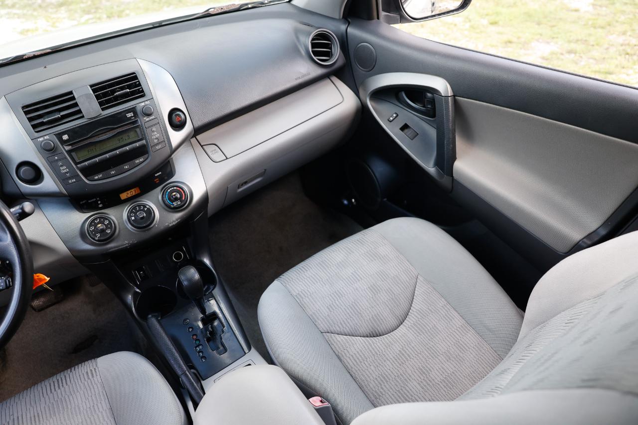 Toyota RAV4  2011