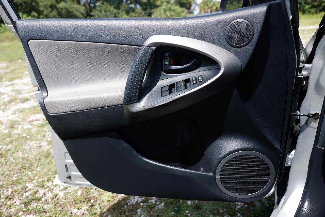 Toyota RAV4  2011
