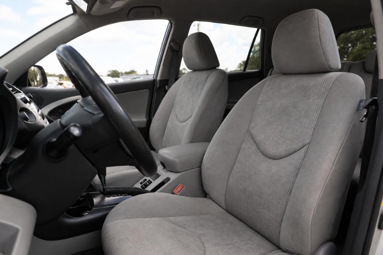 Toyota RAV4  2011