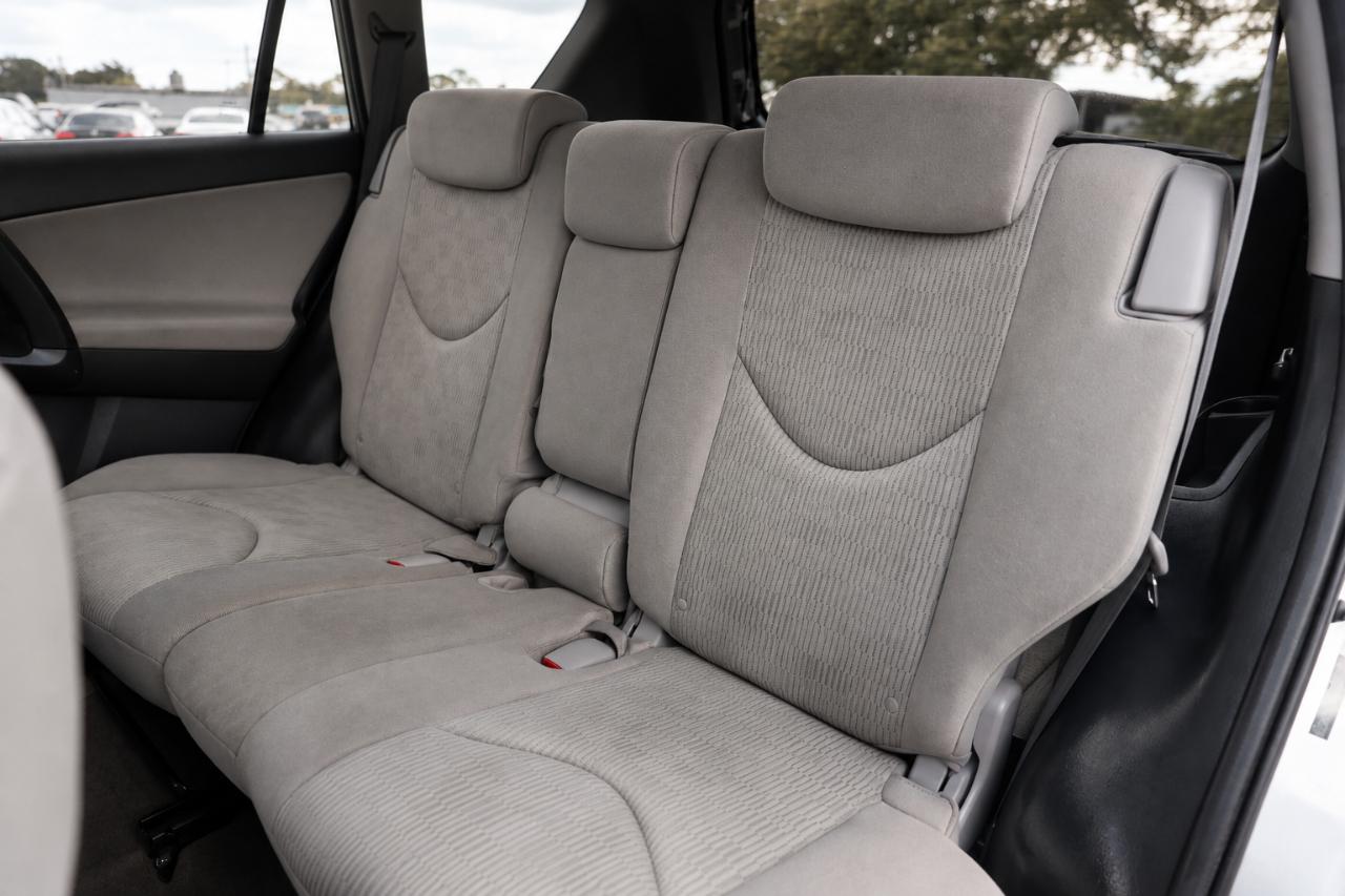 Toyota RAV4  2011
