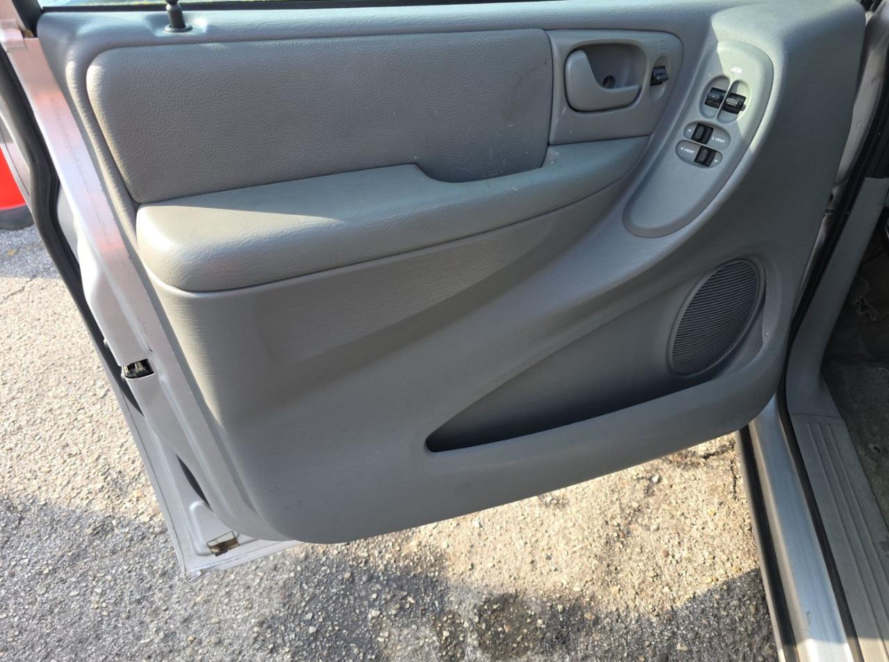 Dodge Caravan  2005