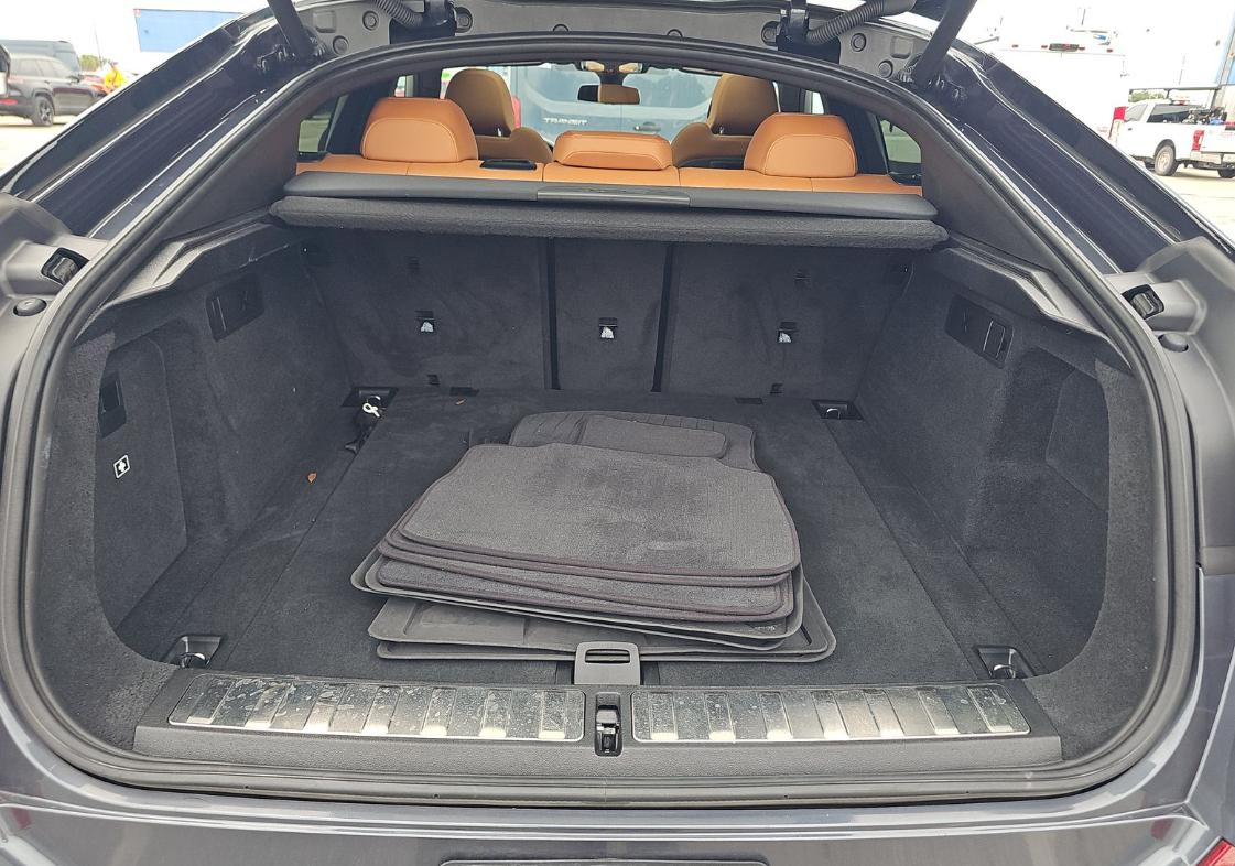 BMW X6  2022