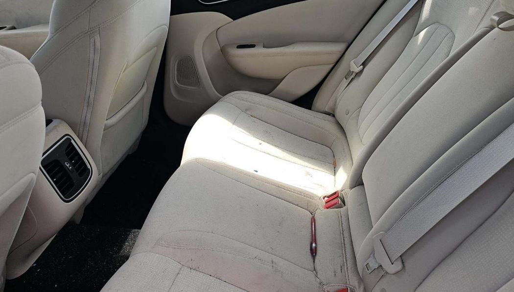 Chrysler 200  2015