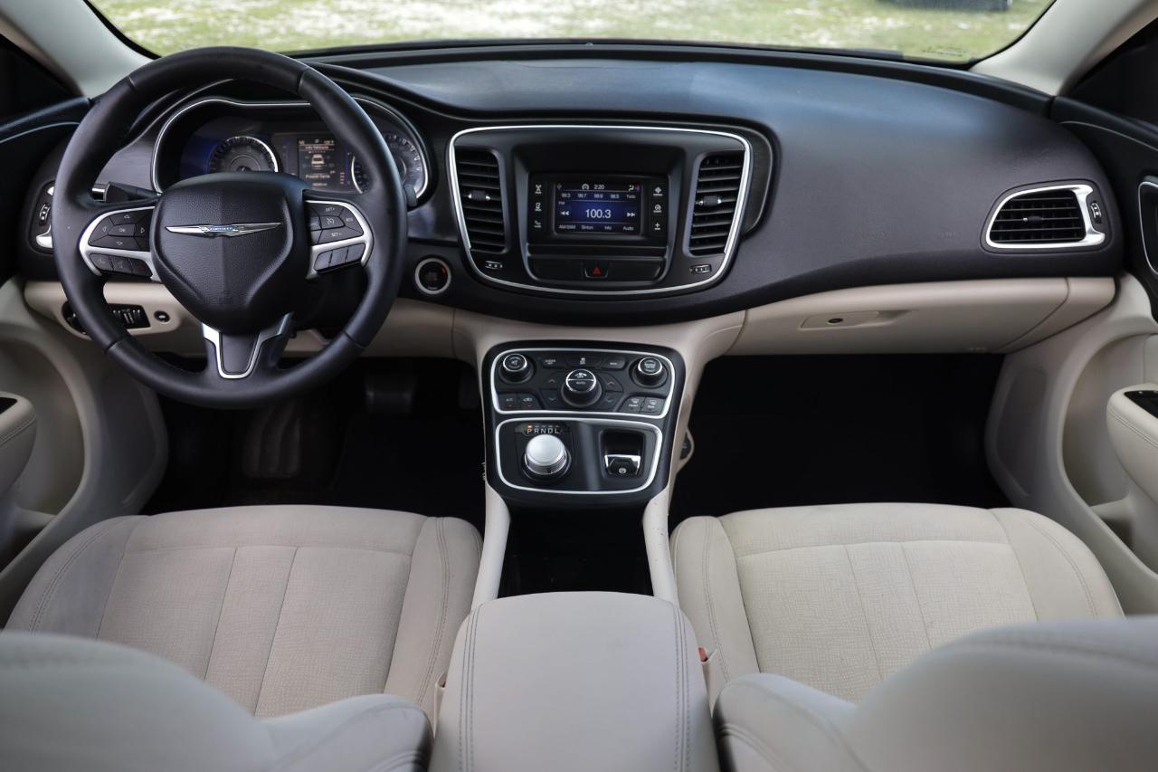 Chrysler 200  2015