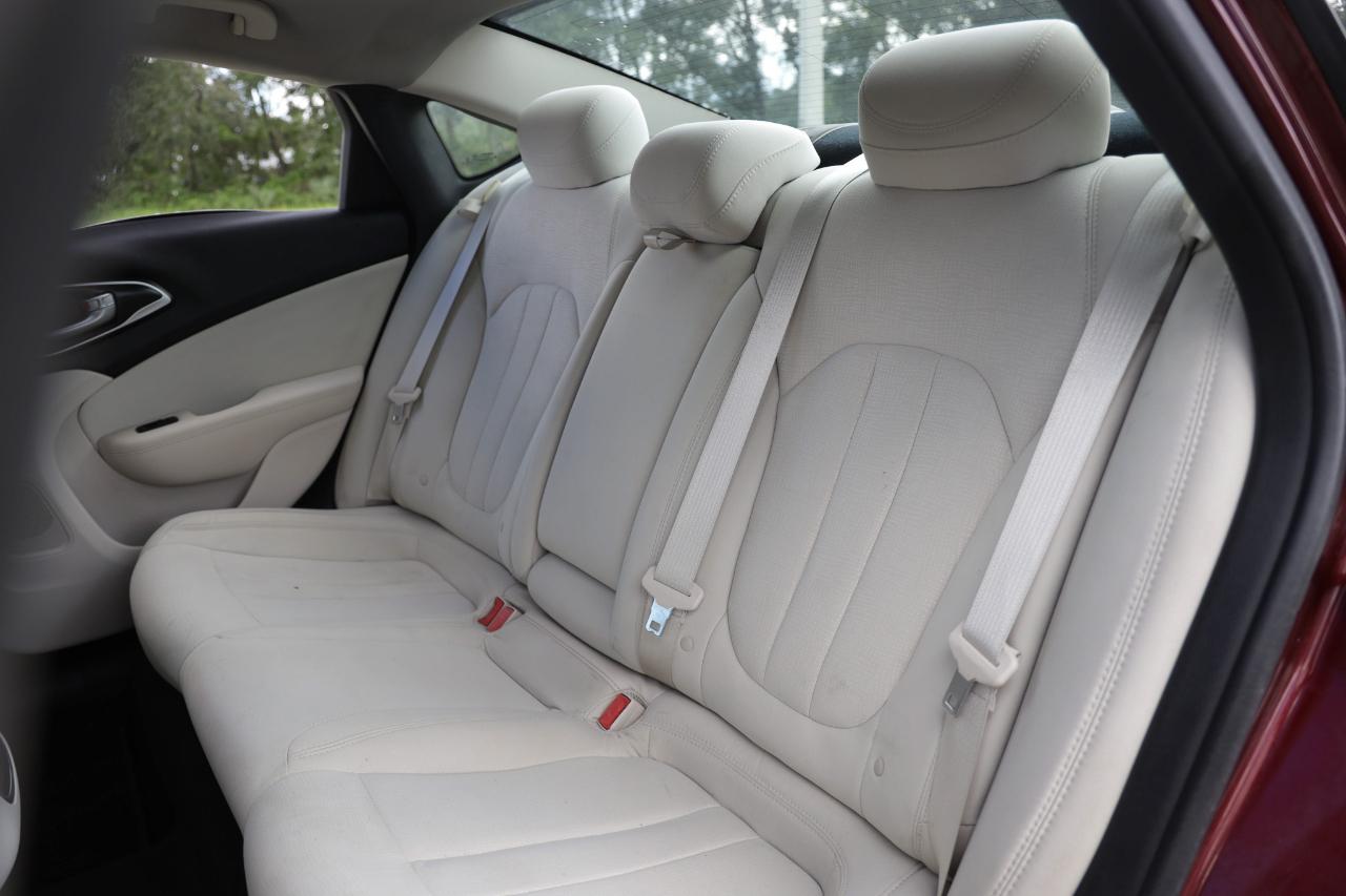 Chrysler 200  2015