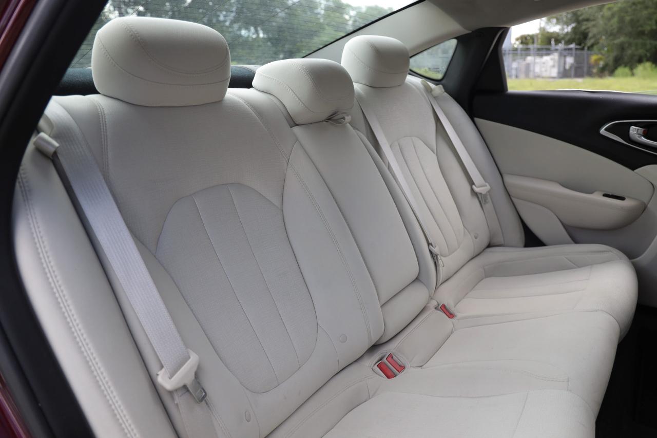 Chrysler 200  2015