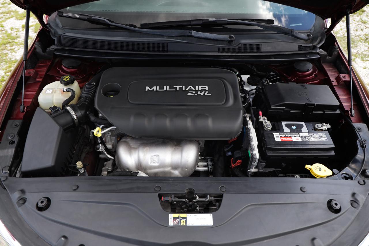 Chrysler 200  2015