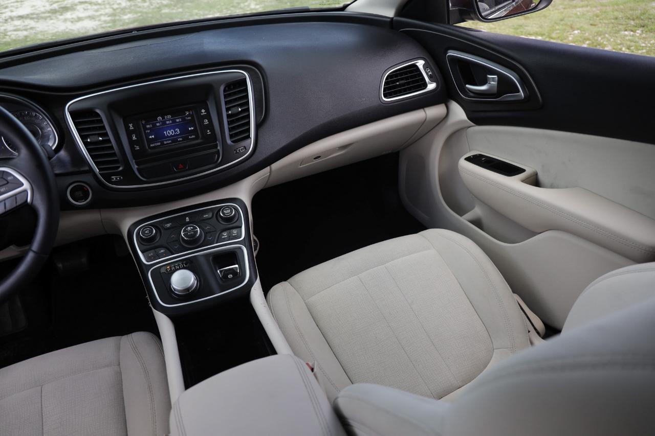 Chrysler 200  2015