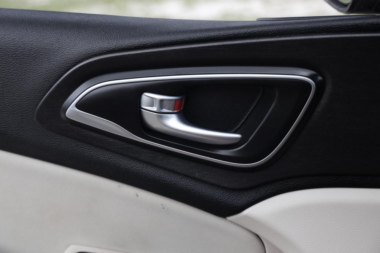 Chrysler 200  2015