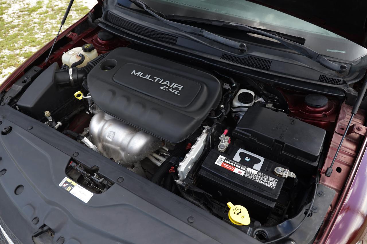 Chrysler 200  2015