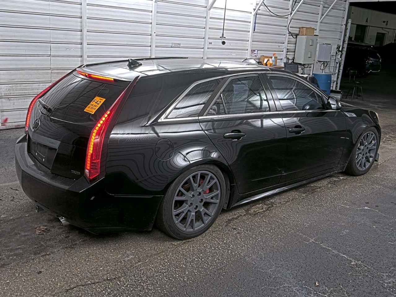 Cadillac CTS Wagon  2010